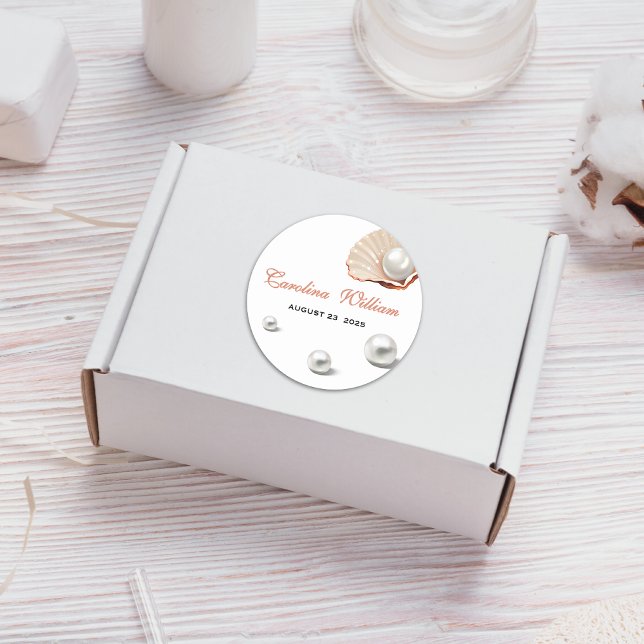 Ozean eine kleine Perle unter der Babydusche des M Runder Aufkleber (Von Creator hochgeladen)