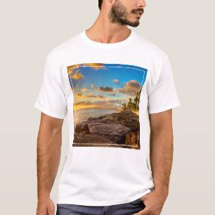 Ozean-Sonnenuntergang über Felsen und Palme   T-Shirt