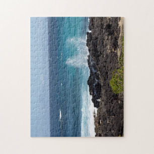 Ozean Splashing gegen die Felsenbude Puzzle