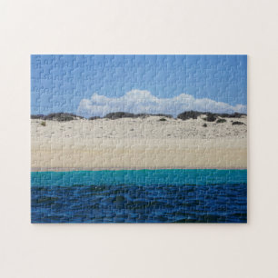 Ozean-Wellen auf Sandy-Strand unter blauem Himmel Puzzle