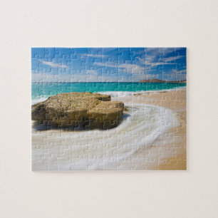 Ozeanische Gezeiten wirbeln am Strand Puzzle