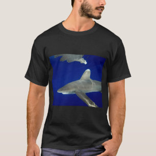 Ozeanischer Weißspitzen-Hai Reflexionen T-Shirt