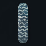 Ozeanwelle und -name oder -text skateboard<br><div class="desc">Stell dich mit diesem Blue Ocean Wave Print Skateboard heraus. Füllen Sie bitte Ihren Namen oder Text aus.</div>