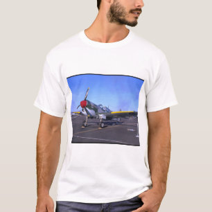P40 On Display, Front_WWII Flugzeug T-Shirt