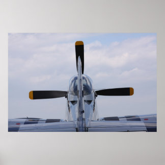 P51 Mustang für den Flug bereit Poster