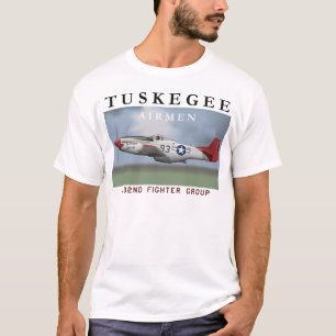 P51D roter Schwanzkämpfer geflogen von Tuskegee T-Shirt