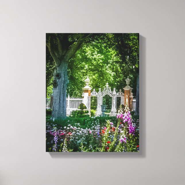 P5270048-Governor's Palace Gardens with Gate Leinwanddruck (Vorderseite)