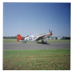 P-51 C Tuskegee Red Tail Flugzeug auf der CAF Air Fliese