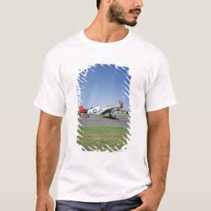 P-51 C Tuskegee Red Tail Flugzeug auf der CAF Air T-Shirt