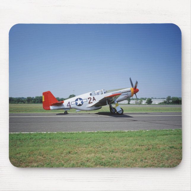 P-51 C Tuskegee rotes Schwanzflugzeug an der Mousepad (Vorne)