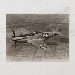 P-51 Mustang im Flug des Zweiten Weltkriegs Postkarte