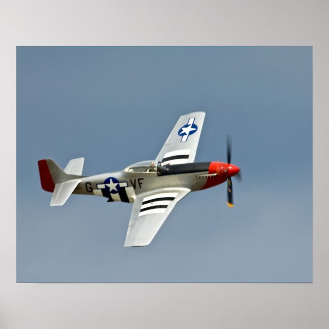 P-51D Mustang Fighter mit D-Day-Markierungen Poster (Vorne)
