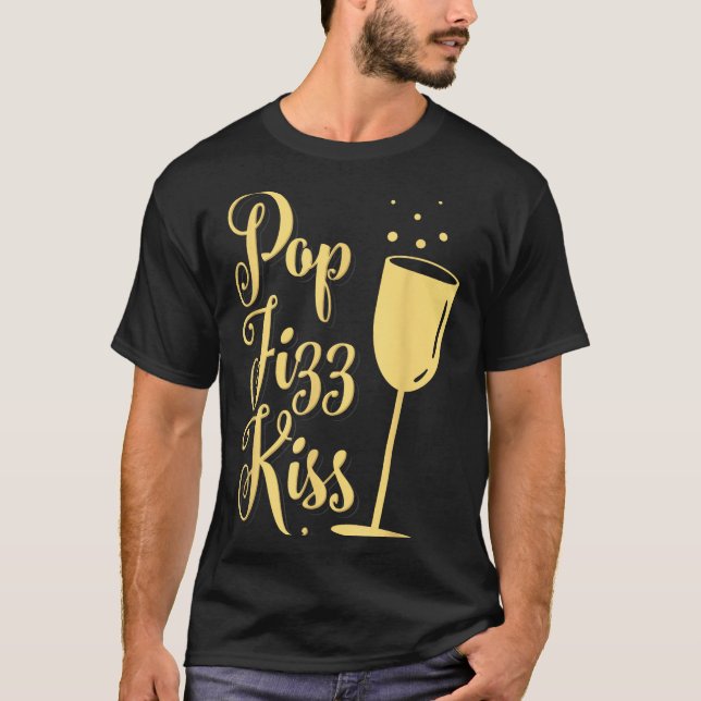 P Fizz Kiss Funny New Years Eve Wine Champagne  T-Shirt (Vorderseite)