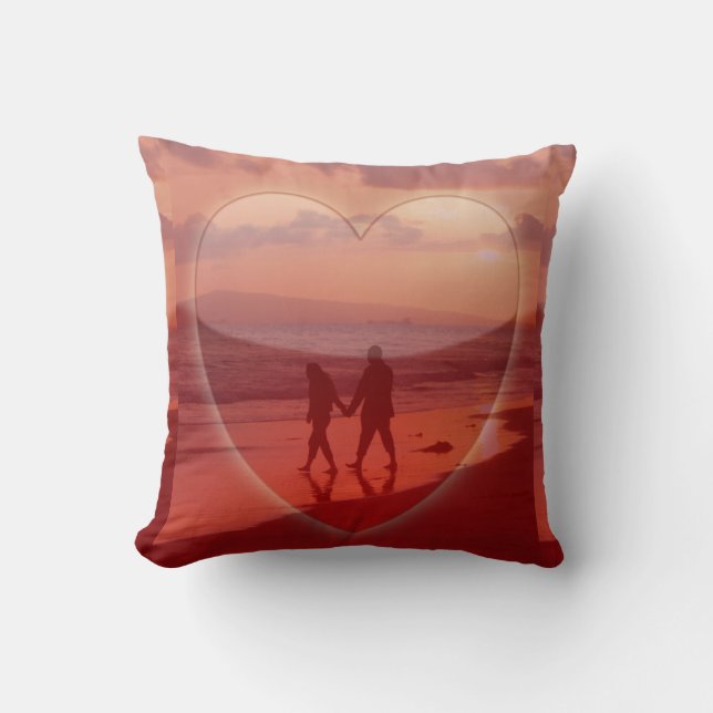 Paar am Strand Valentine Pillow Kissen (Vorderseite)