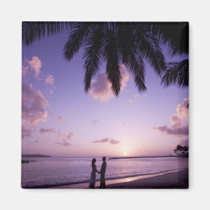 Paar am Strand, Windjammer Landing, St. Lucia Magnet