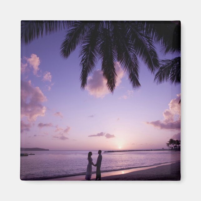 Paar am Strand, Windjammer Landing, St. Lucia Magnet (Vorne)