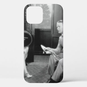 Paar sitzt zusammen in einem Kompartiment Case-Mate iPhone Hülle