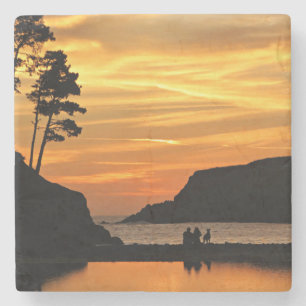 Paar und Hund romantische Strandküste Sonnenunterg Steinuntersetzer