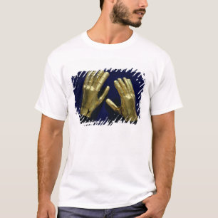 Paar von Begräbnis übergibt, von Peru, c.200-c.8 T-Shirt