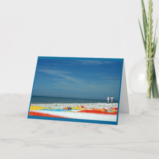 Paare auf dem Sandy-Strand Einladung (Vorderseite)