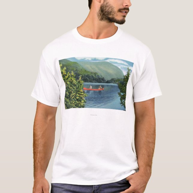 Paare, die auf einem See Canoeing sind T-Shirt (Vorderseite)