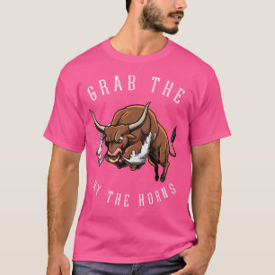 Pack die Kuh bei den Hörnern T-Shirt