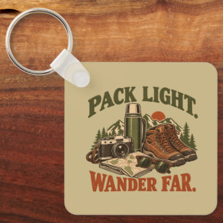 Pack leicht, wandere weit Vintage Outdoor-Wander- Schlüsselanhänger