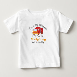 Pack meine Windeln, ich gehe mit Papa zum Feuerweh Baby T-shirt