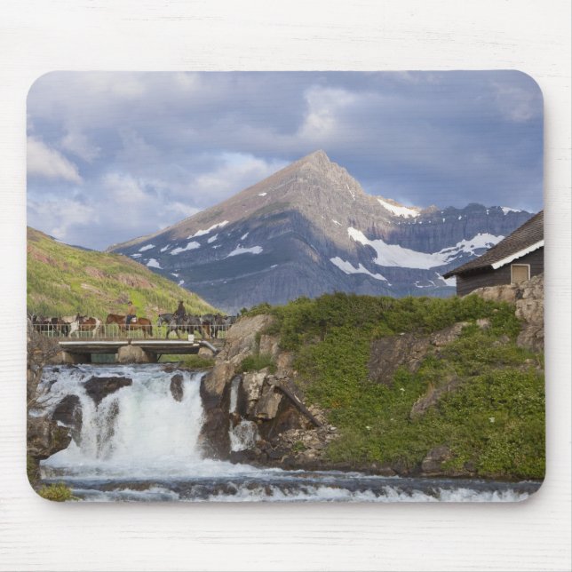 Packer führen Pferde über Brücke über Brücke Mousepad (Vorne)