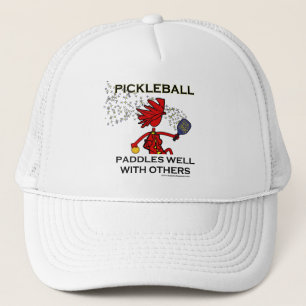 Paddle von Pickleball mit anderen Truckerkappe