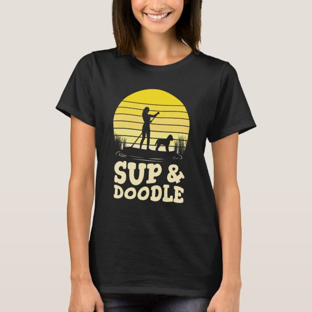 Paddleboarding-Hund Sup & Doodle 1 T-Shirt (Vorderseite)