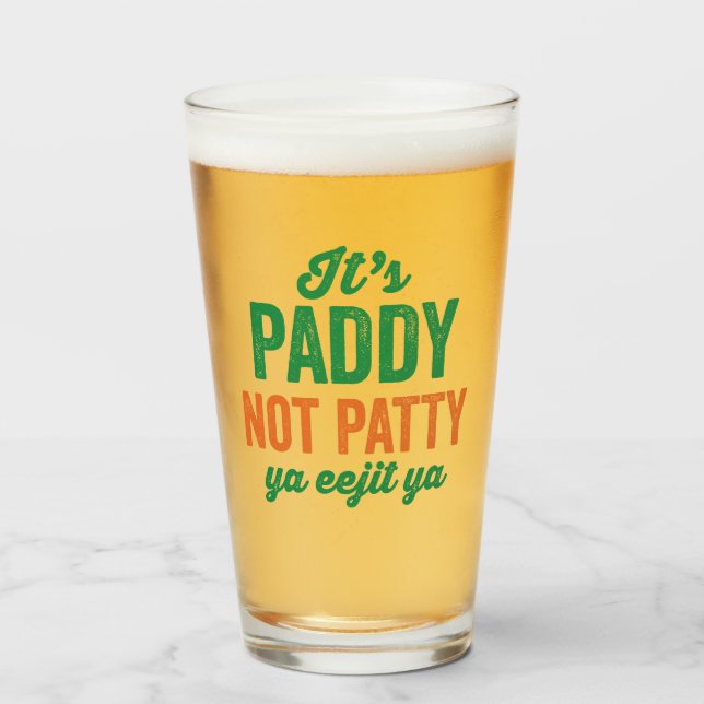 Paddy not Patty Funny St. Patrick's Day Glas (Vorne (Gefüllt))