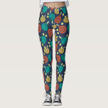 Padel Tennis Rackets und Balls Gemustert Leggings<br><div class="desc">Ob Sie auf dem Platz sind oder sich auf der Zuhause aufhalten,  zeigen Sie Ihre Liebe für das Spielen von Paddel mit diesen gemusterten Leggings. Tennisschläger und -bälle aus aquamarin,  Gold,  Terrakotta,  Creme und Gelb sind Set vor marineblauem Hintergrund.</div>