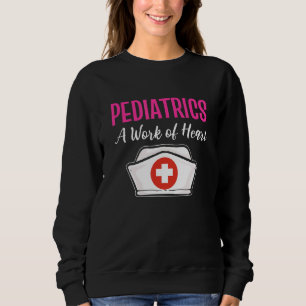 Pädiatrie mit einem Werk von Herzinfarkten Sweatshirt