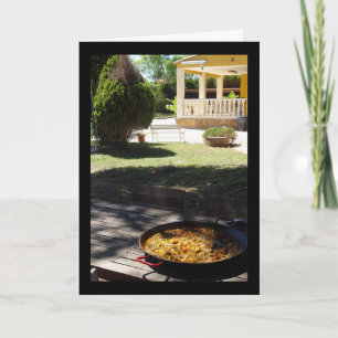 Paella-Gericht ruht im Garten Karte