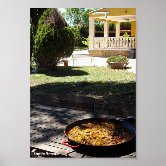 Paella-Gericht ruht im Garten Poster (Vorne)