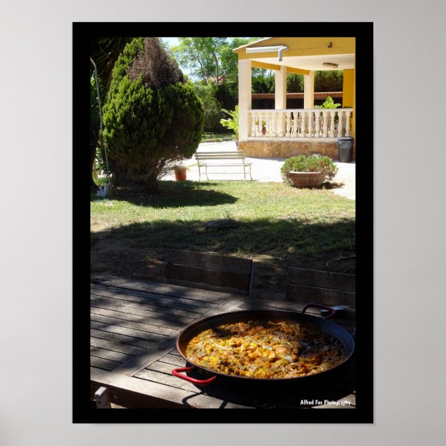 Paella-Gericht ruht im Garten Poster (Vorne)
