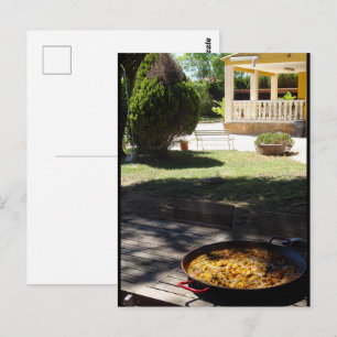Paella-Gericht ruht im Garten Postkarte