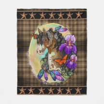 Paint Horse Mustang mit Iris und Schmetterlingen