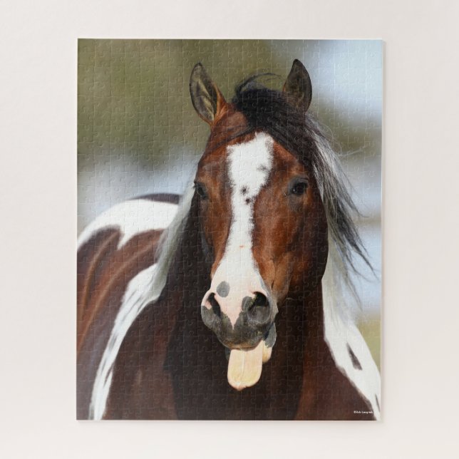 Paint Stallion mit Zungenausschnitt Puzzle (Vertikal)
