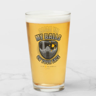 Paintball auf dem Gesicht Glas