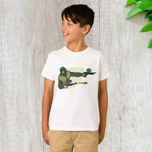 Paintball-Spieler mit Dual-Marker-Action-Sport T-Shirt