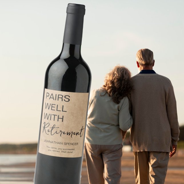 Pairs Well with Retirement - Funny Wine Label Gift Weinetikett (Von Creator hochgeladen)