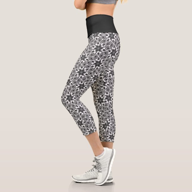 Paisley Blume Chic Black and White Floral Pattern Capri Leggings (Links)
