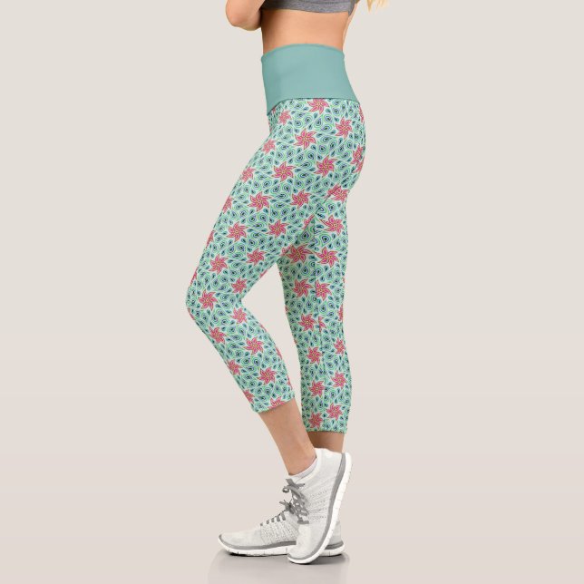 Paisley Blume Chic Pastel Green Floral Muster Capri Leggings (Links)