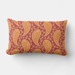 Paisley-Muster. Türkische Gurke. Maroon-orange Lendenkissen