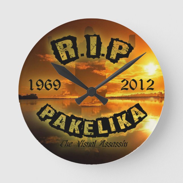 Pakelika Tribute Clock Runde Wanduhr (Vorderseite)