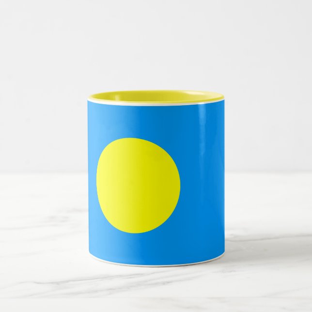 Palau Flag Zweifarbige Tasse (Mittel)