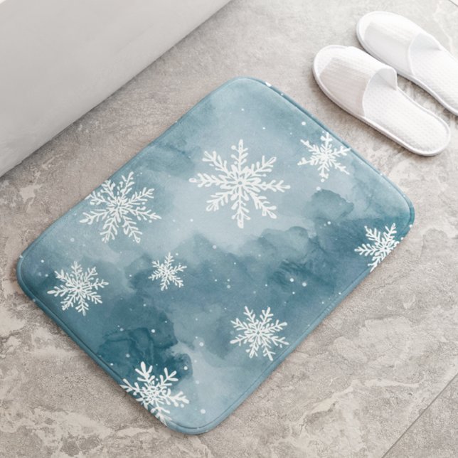 Pale Blue Snowflakes Watercolor Winter Badematte (Von Creator hochgeladen)