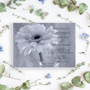 Pale Blue Tinted Gerber Daisy Blume Wedding Einladung